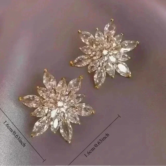 Elegant Gold and Crystal Flower Earrings - Picture 3 of 3